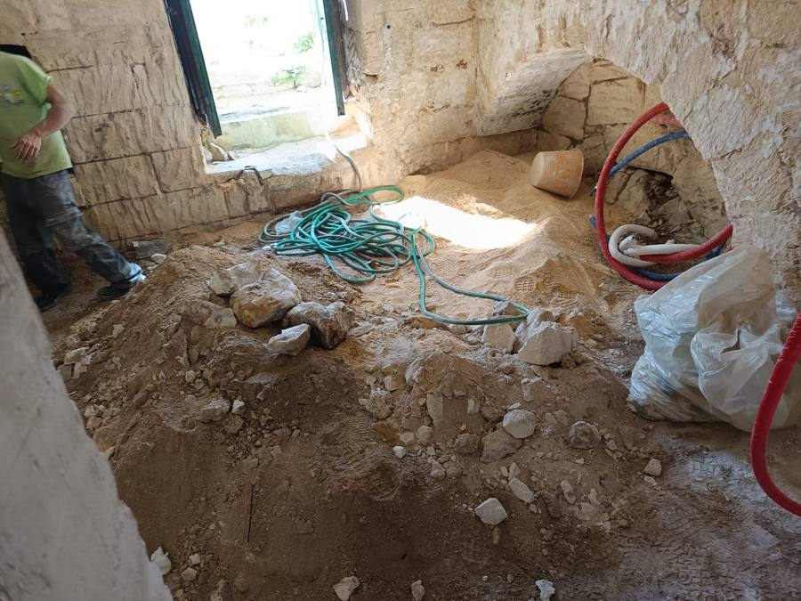 Cantiere di ristrutturazione, opere murarie in corso